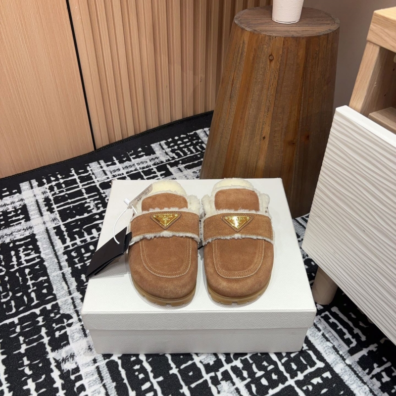 Pra*a slippers